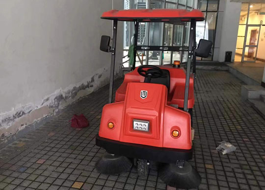 種類不同的電動(dòng)掃地車都有哪些優(yōu)點(diǎn)