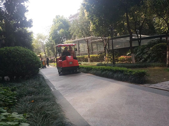 電動(dòng)掃地車(chē)有哪些好處