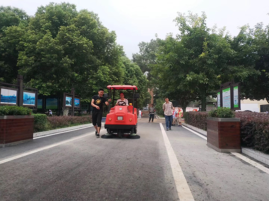 電動(dòng)掃地車多少錢一輛