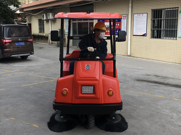 電動掃地車