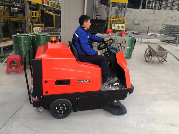 電動掃地車